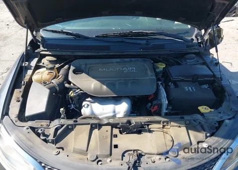 2015 Chrysler 200 Limited z USA, uszkodzony, nr VIN 1C3CCCAB9FN695780